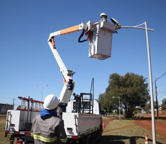 DOURADOS: nova iluminação LED deve gerar economia de até R$ 400 mil mensais ao município