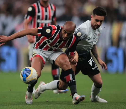 São Paulo sai na frente duas vezes, mas Corinthians busca empate pelo Brasileiro