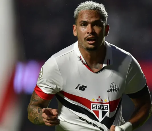 São Paulo vence Bahia de Ceni no MorumBIS e entra no G6 do Brasileirão