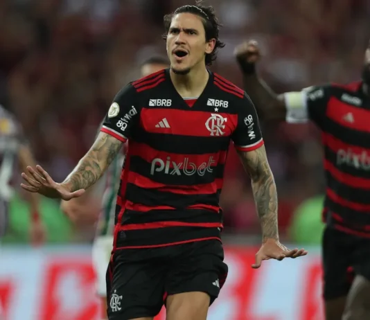 Líder do Brasileirão, Flamengo vence o Fluminense e agrava crise no rival