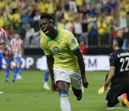 Com gols de Vini Jr., Brasil goleia Paraguai e encaminha vaga na Copa América