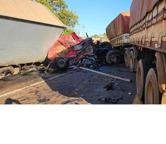 TRAGÉDIA NA RODOVIA: Colisão entre carretas mata duas pessoas na BR-163
