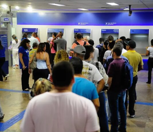 FALHA TÉCNICA: atraso em sistema de tecnologia paralisa saques do Fundo PIS/Pasep