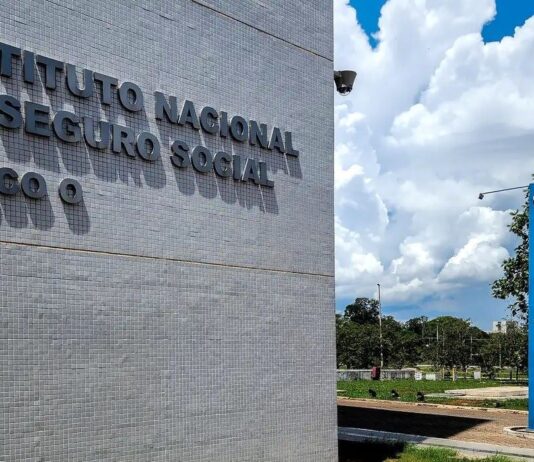 Servidores do INSS entram em greve por tempo indeterminado