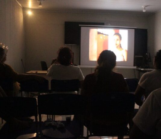 Projeto leva arte e reflexão a detentas em Campo Grande por meio do cinema