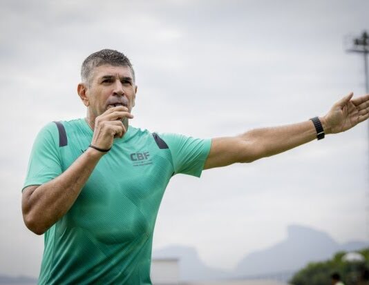 CBF confirma árbitro carioca para Corinthians e Grêmio na Copa do Brasil após polêmicas