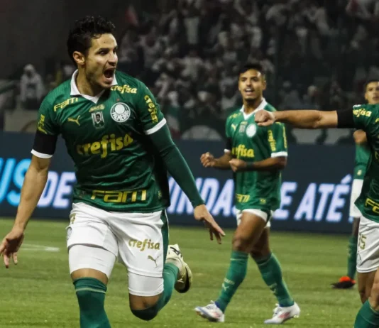 Com Veiga decisivo, Palmeiras vence e afunda Corinthians em crise no Brasileirão