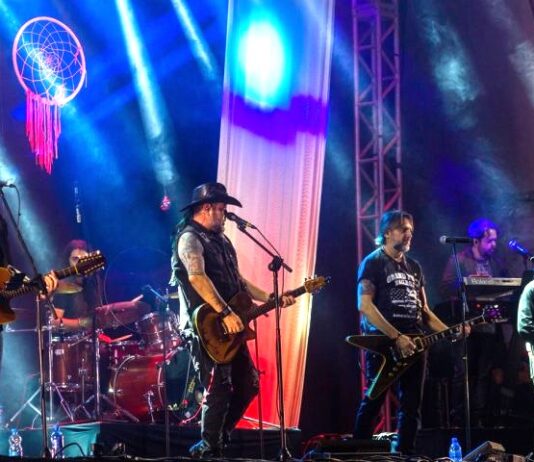 BONITO: Filho dos Livres e Bando do Velho Jack revivem clássicos regionais em show inédito no FIB 2024