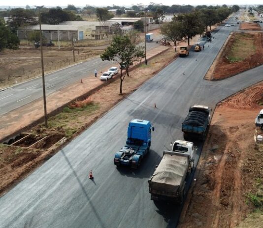MORENINHAS: obra do Governo de MS, recapeamento da avenida Gury Marques entra na fase final