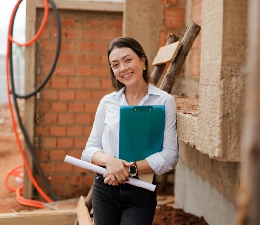 CAMPO GRANDE: Engenheira quebra paradigmas e inspira mulheres na construção civil
