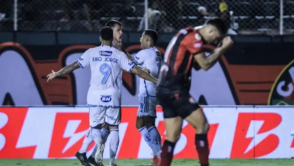 cruzeiro empata com Vitória