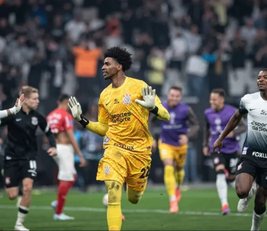 Hugo Souza brilha, Corinthians elimina Bragantino e vai às quartas da Sul-Americana
