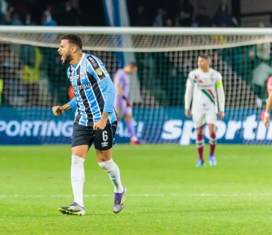 Reinaldo faz dois, e Grêmio vira sobre o Fluminense em ida da Libertadores