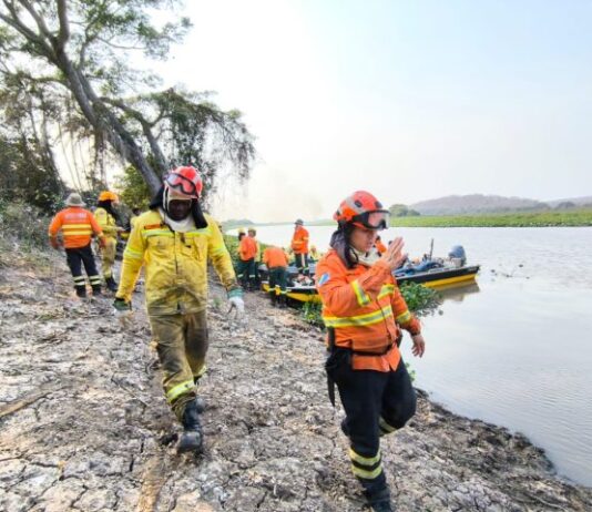 Bombeiros atuam no controle de incêndios florestais em MS e ribeirinhos serão atendidos em ação humanitária