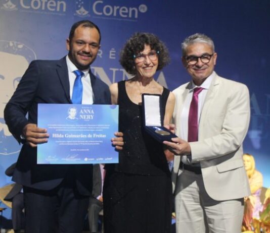 Servidora da SES recebe Prêmio Anna Nery, maior honraria da enfermagem do Brasil