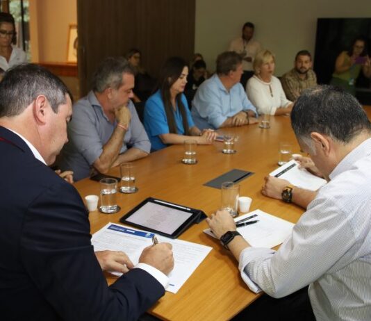 Governo do MS assina construção de 60 novas moradias em Naviraí