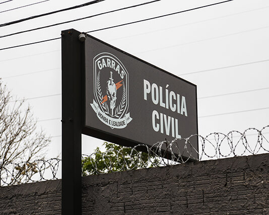Polícia Civil apreende materiais com conteúdos falsos contra a candidata a prefeita Adriane Lopes