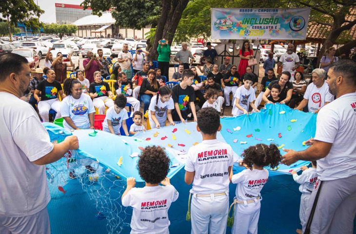 Projeto-de-Capoeira-com-atividades-ludicas-e-apresentacoes-com-as-criancas-730x480