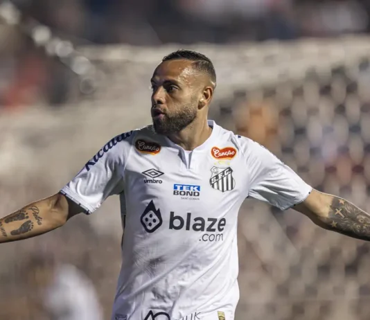 Santos vence e fica perto do retorno para a Série A do Brasileiro