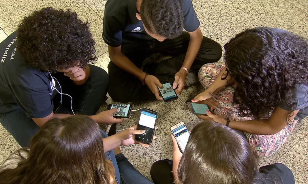 celular em escola aprov