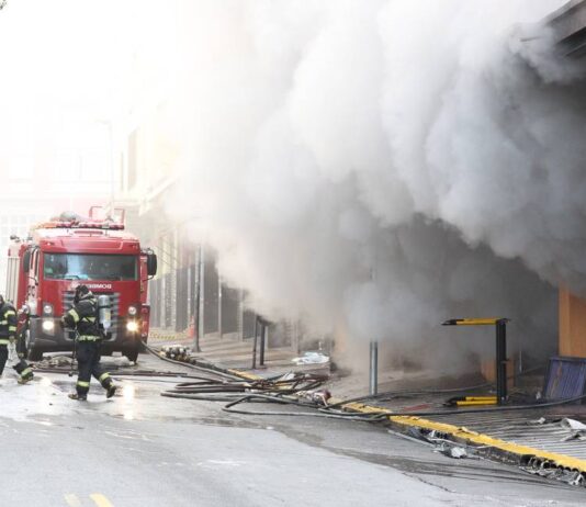 Incêndio atinge Shopping 25 de Março, em São Paulo