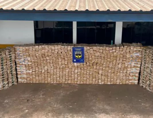 Caminhão boiadeiro carregado com 2 toneladas de maconha é apreendido pela PMRE em Ponta Porã