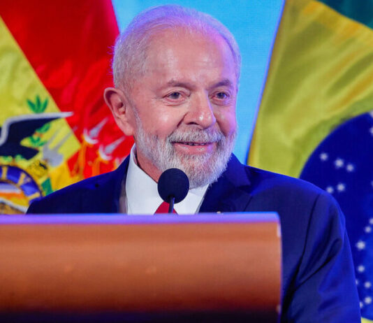 Brasil veta entrada da Venezuela no Brics enquanto Maduro surpreende na cúpula