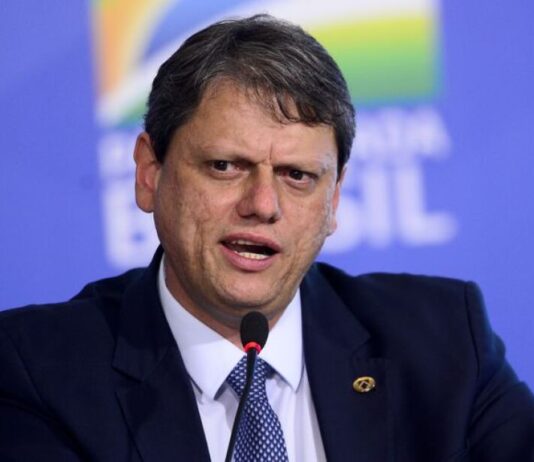 Governador de São Paulo, Tarcísio de Freitas declara apoio a Adriane Lopes