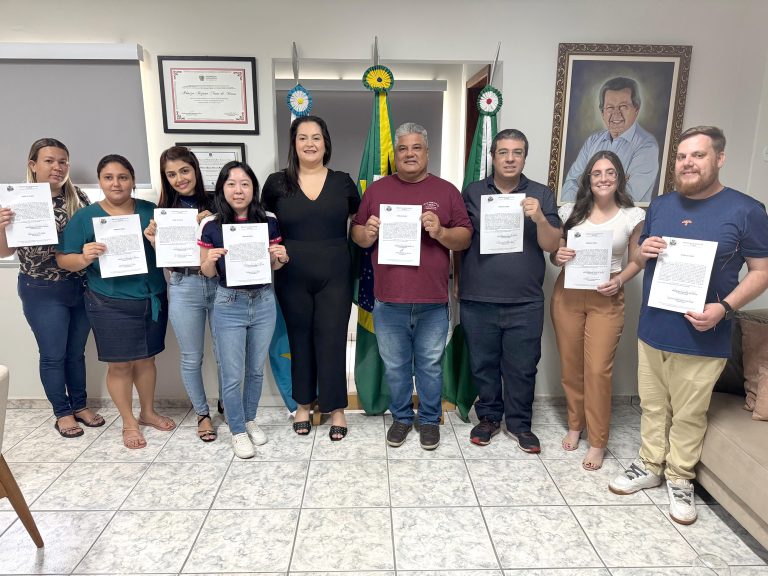 281124-prefeita-da-posse-a-mais-17-servidores-e-atual-gestao-do-governo-de-navirai-alcanca-marca-de-333-novos-efetivos-768x576