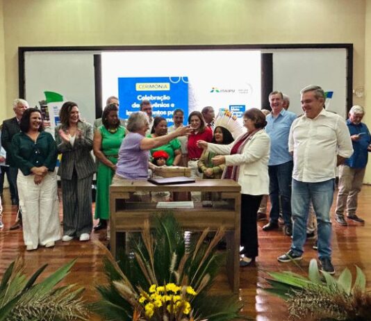 Anúncio de água em comunidades, Casa da Mulher Brasileira e Centros Culturais emociona indígenas e mulheres