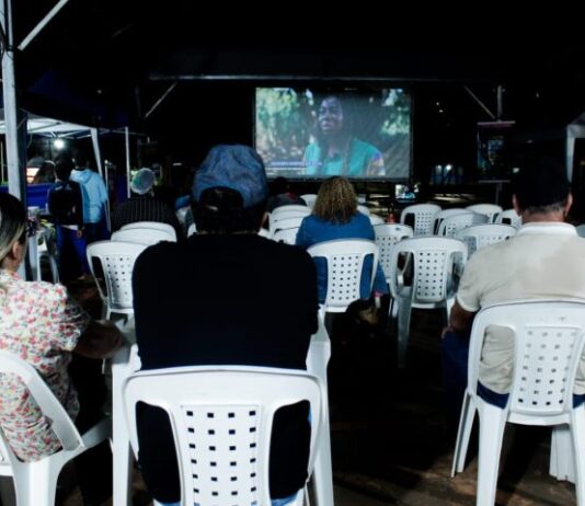 TransCine leva cinema gratuito a Nova Alvorada do Sul com o projeto ‘Vizinhança na Praça’