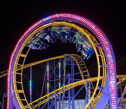 Montanha-russa do Parque em Campo Grande bomba com fantástica de looping