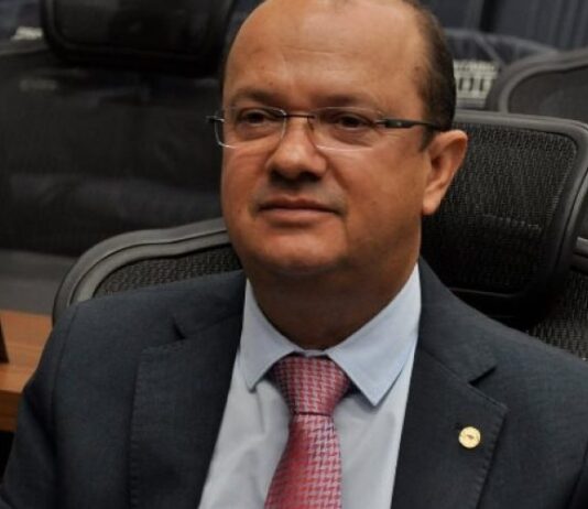 Em Mato Grosso do Sul durante férias de Riedel, Barbosinha assume o governo