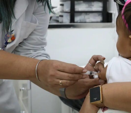 Sem gotinha: entenda como fica novo esquema vacinal contra a pólio