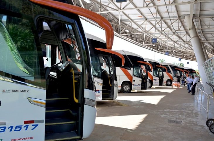 onibus-na-plataforma-terminal-rodoviario-CG-730x480