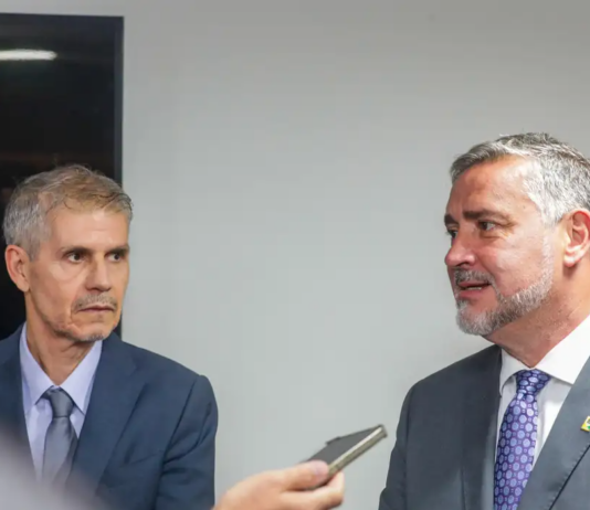 Paulo Pimenta anuncia saída, e Sidônio Palmeira assumirá Secom
