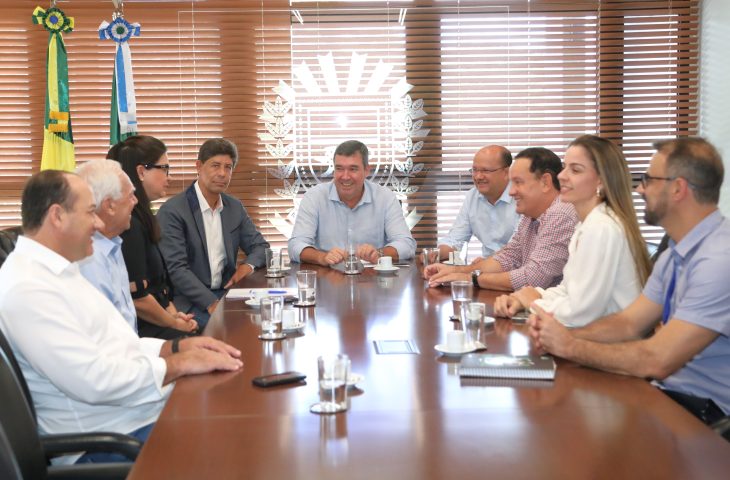 Gabinete-reuniao-Hospital-do-Amor-Dourados-Foto-Saul-Schramm-3-730x480