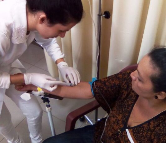 Saúde reforça a importância das salas de hidratação no manejo clínico da dengue em MS
