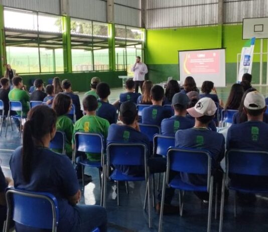 Cigarro eletrônico: SES alerta sobre riscos em palestra para alunos e professores de Caracol