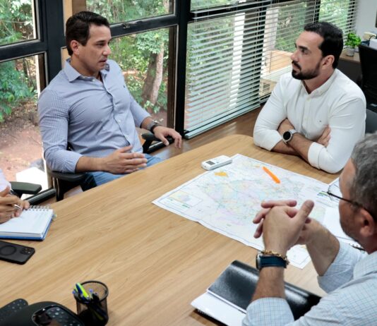 Prefeito Rodrigo e equipe técnica reivindicam obras estruturantes para Naviraí na Agesul