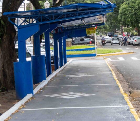 Governo de Naviraí revitaliza e revigora pontos de táxis; iniciativa recebe elogios da população