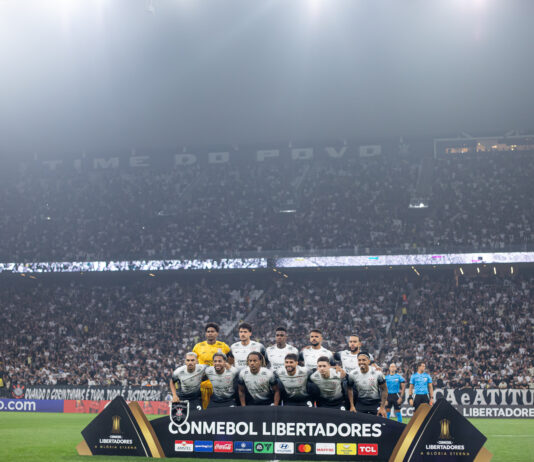 Timão faz sua parte, vence o Barcelona, mas se despede da CONMEBOL Libertadores