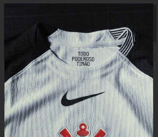 Corinthians e Nike celebram a conquista do Mundial de 2000 em novo uniforme