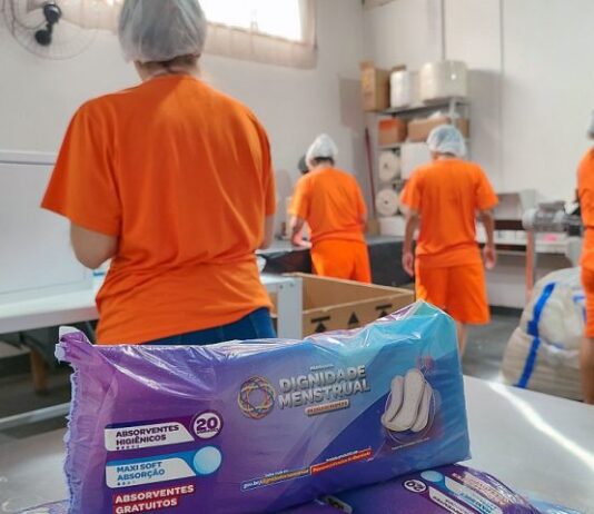 Dignidade Menstrual: MS é pioneiro em programa nacional de confecção de absorventes em presídios