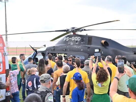 Ex-presidente Jair Bolsonaro passa mal e fará tomografia para definir tratamento