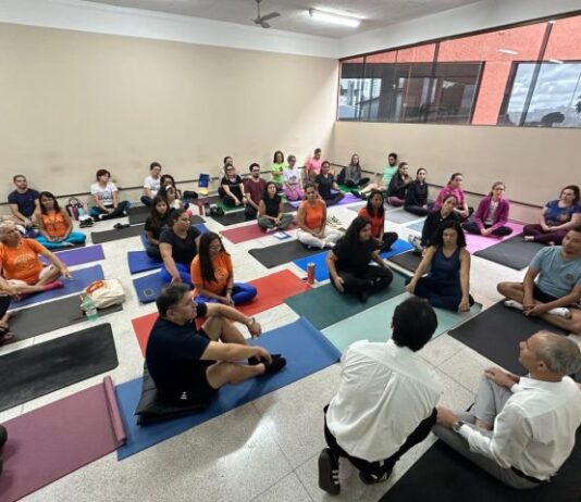 Yogaterapia é aliada no tratamento de pacientes com doenças crônicas e comorbidades