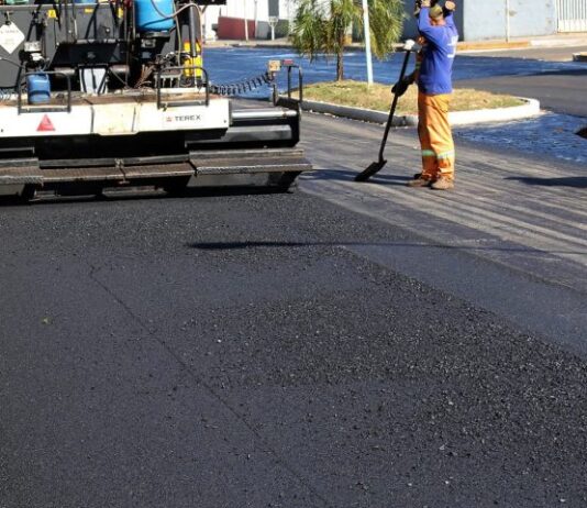 Recapeamento e nova pavimentação reforçam infraestrutura urbana em Paranaíba e Culturama