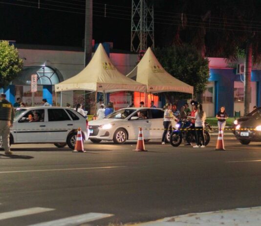Saúde de Naviraí realiza “Drive Thru de Vacinação Noturna”, aplica 560 doses e agrada a população