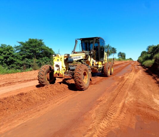 ITAQUIRAÍ: com três frentes de trabalho, Prefeitura intensifica recuperação das estradas rurais