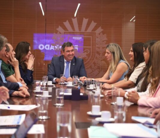 ELDORADO apresenta projetos ao Governo para levar asfalto e drenagem a vários bairros da cidade